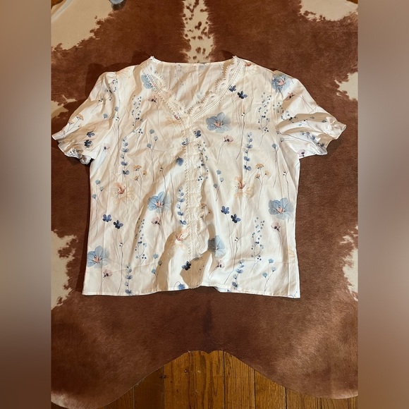 Blouse from Amazon 
size 3XL 
No flaws - Picture 1 of 3